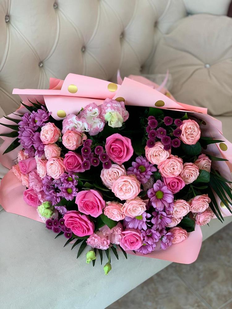 Букет цветов из: Хризантемы, Розы и Лизиантусы в Гае