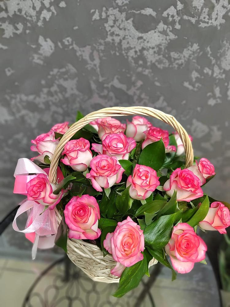 Цветочная композиция из Розы в корзине в Гае