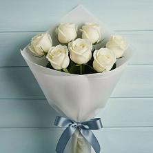 Букет 7 Белых роз Эдлесс Лав в Гае