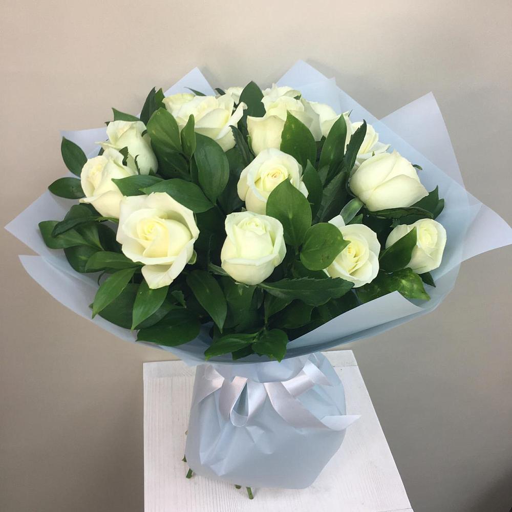 Букет 15 Белых роз Проуд в Гае