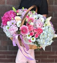 Композиция солнечный день в Гае Цветочная композиция из Розы, Хризантемы, Пионы и Лизиантусы в корзине в Гае