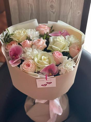 Букет цветов из: Орхидеи, Розы и Гвоздики в Гае