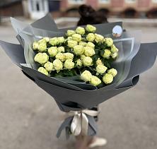 Букет Белые кустовые розы Солинеро в Гае