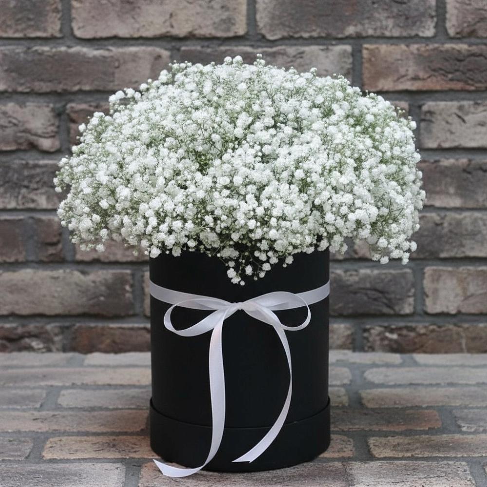 Цветочная композиция из Гипсофила в шляпной коробке в Гае