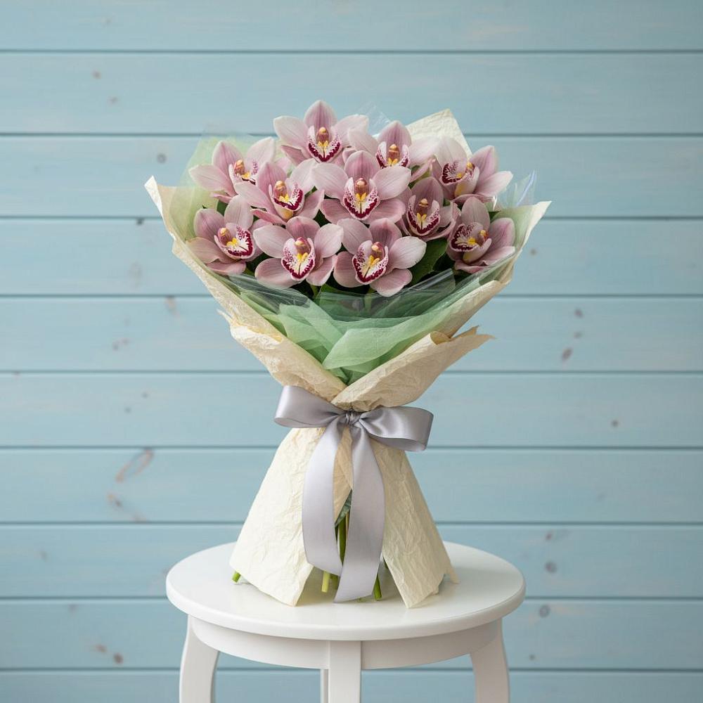 Букет цветов из: Орхидеи и Розы в Гае