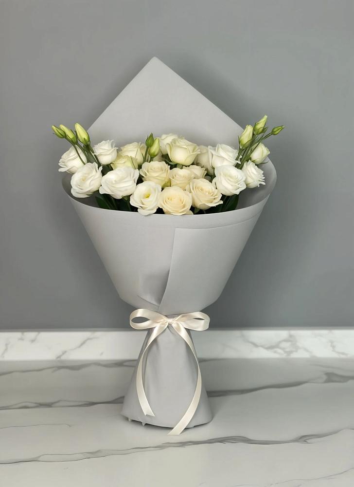 Букет цветов из: Розы и Лизиантусы в Гае