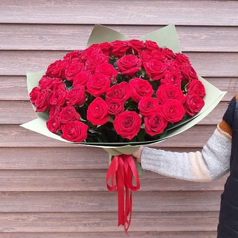 Букет 55 Красных роз Фридом в Гае