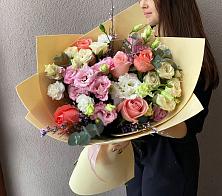 Букет цветов из:  Розы, Лизиантусы и Гвоздики в Гае