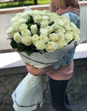 Букет 35 Белых роз в Гае