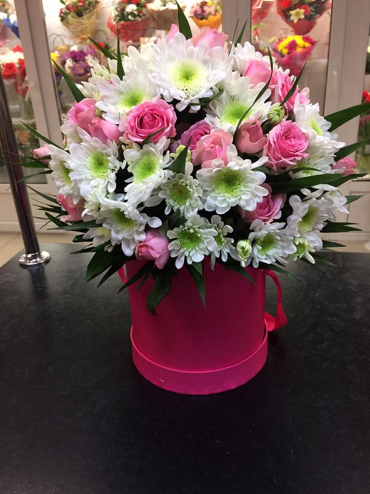 Цветочная композиция из Розы и Хризантемы в шляпной коробке в Гае