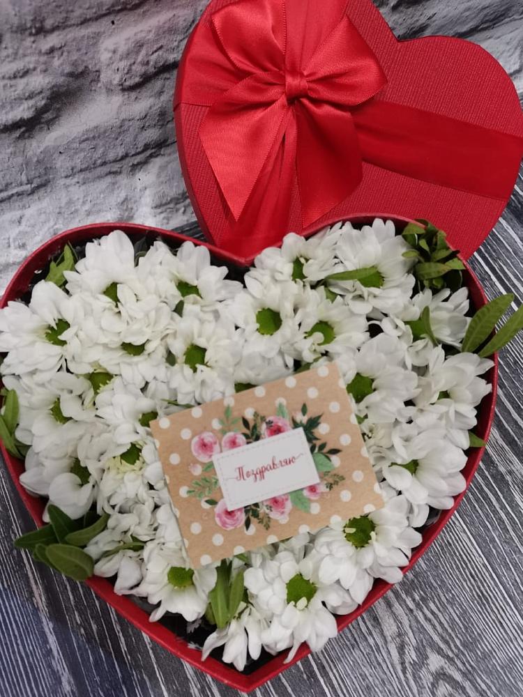 Цветочная композиция из Хризантемы в виде сердца в Гае