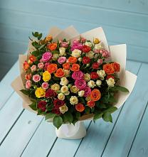 Букет Микс из разноцветных кустовых роз в Гае